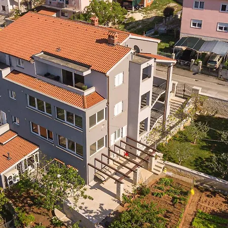 Flora Apartamento Pula