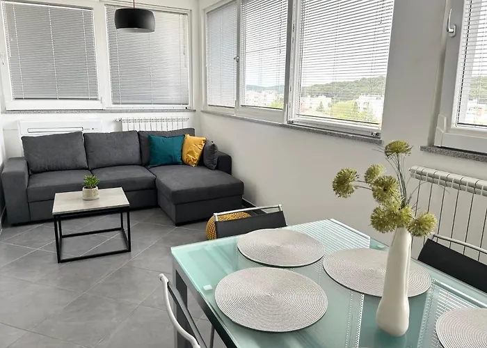 Flora Apartman