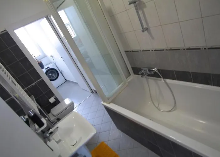 Flora Apartman Póla